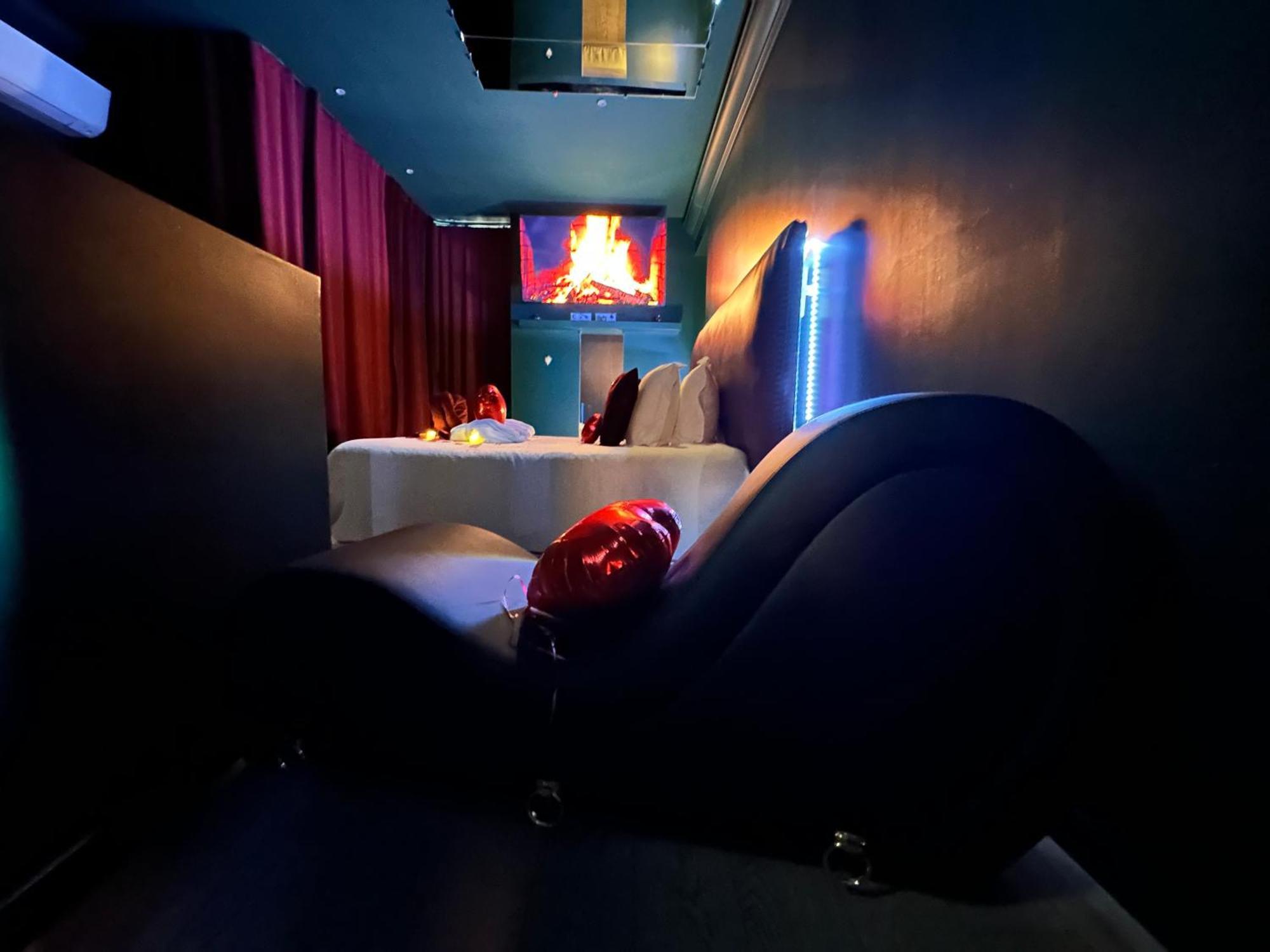 Mieuxqualhotel Jacuzzi Privatif Velvet Desire Bordeaux Zewnętrze zdjęcie