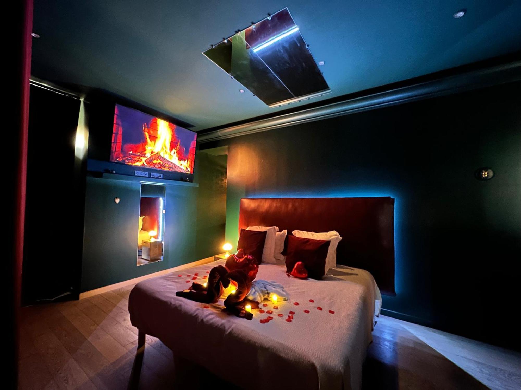 Mieuxqualhotel Jacuzzi Privatif Velvet Desire Bordeaux Zewnętrze zdjęcie