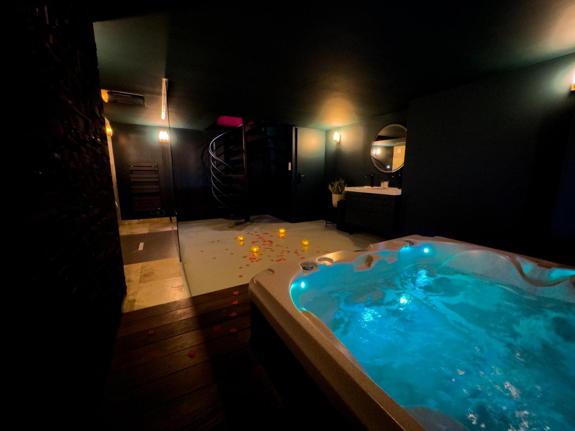 Mieuxqualhotel Jacuzzi Privatif Velvet Desire Bordeaux Zewnętrze zdjęcie