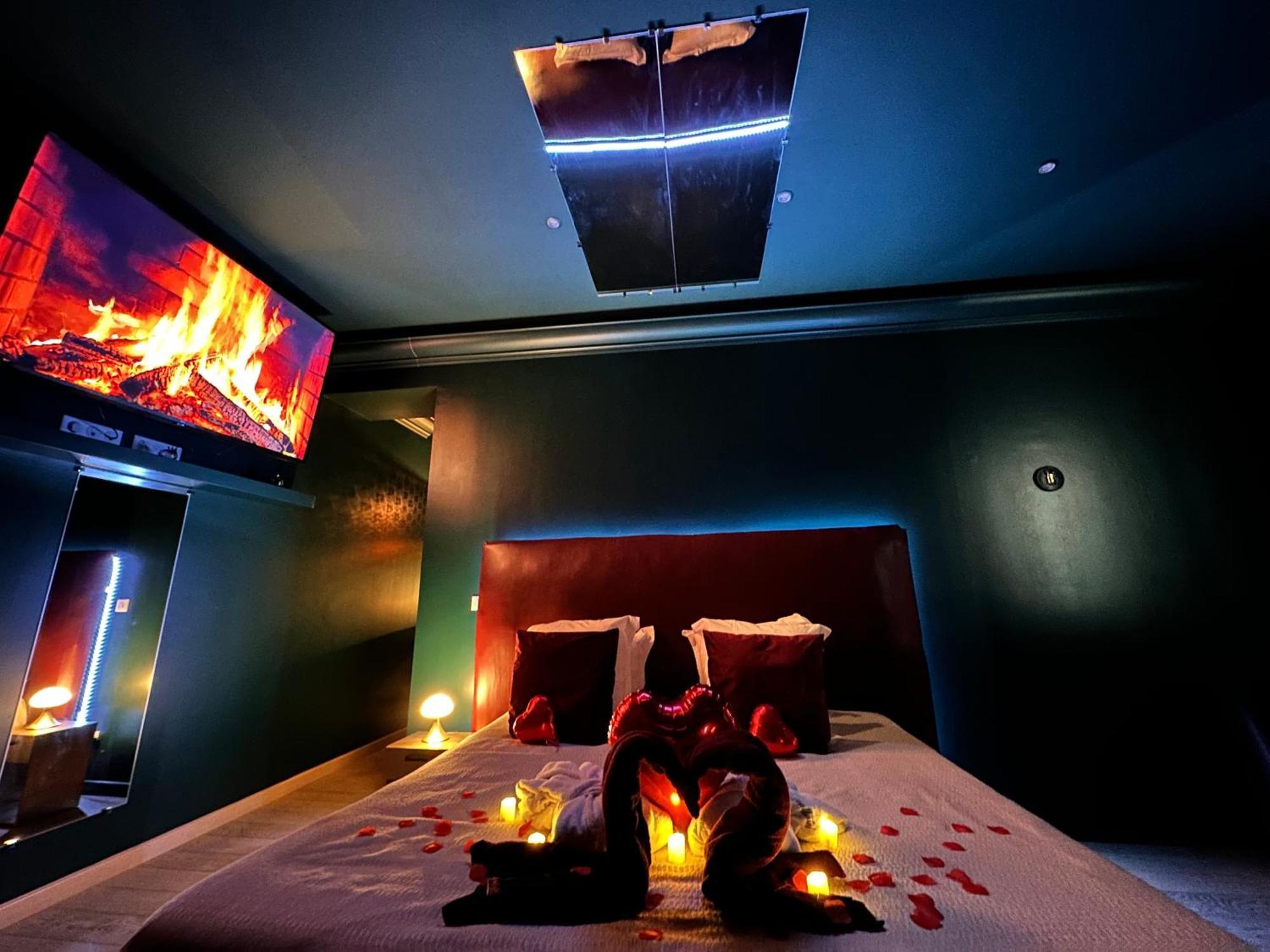 Mieuxqualhotel Jacuzzi Privatif Velvet Desire Bordeaux Zewnętrze zdjęcie