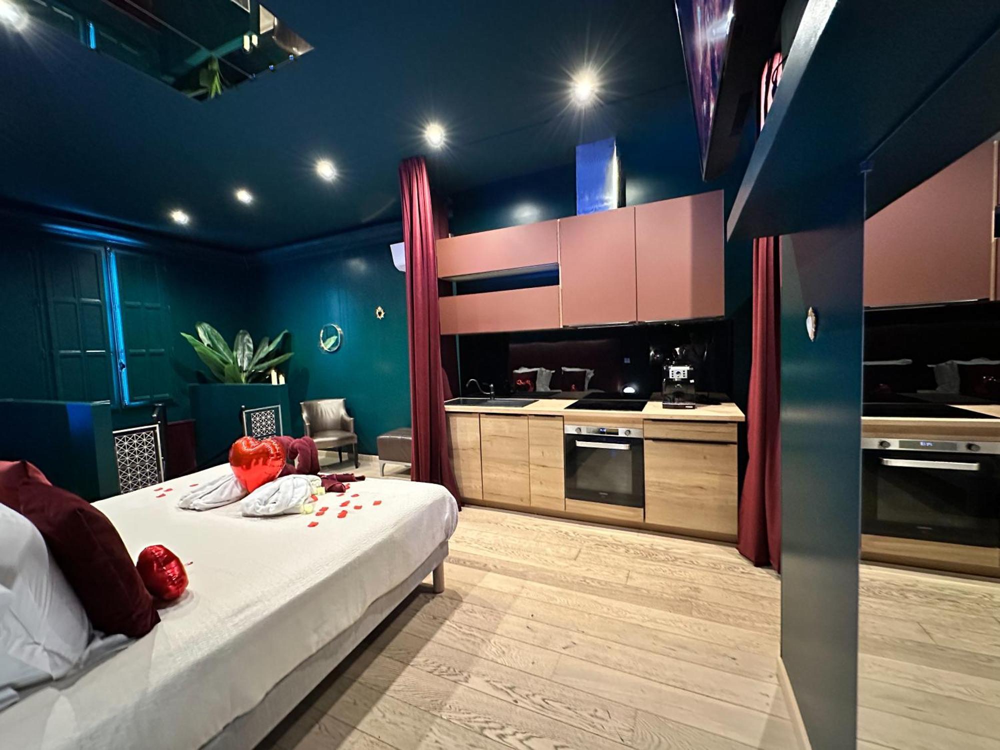 Mieuxqualhotel Jacuzzi Privatif Velvet Desire Bordeaux Zewnętrze zdjęcie